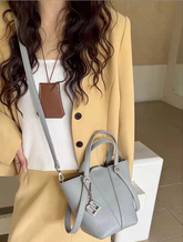 حقيبة كتف نسائية تصميم دلو صغيرة مع حزام كتف لون ازرق - KSA